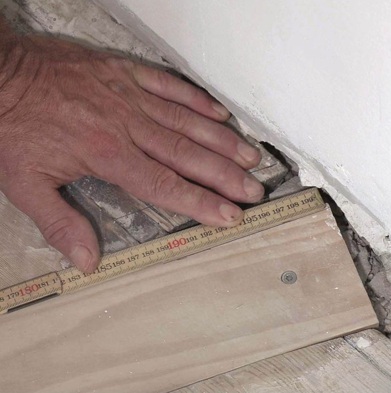 Iso reikä lautalattiassa: Pidennä merkkiviivoja