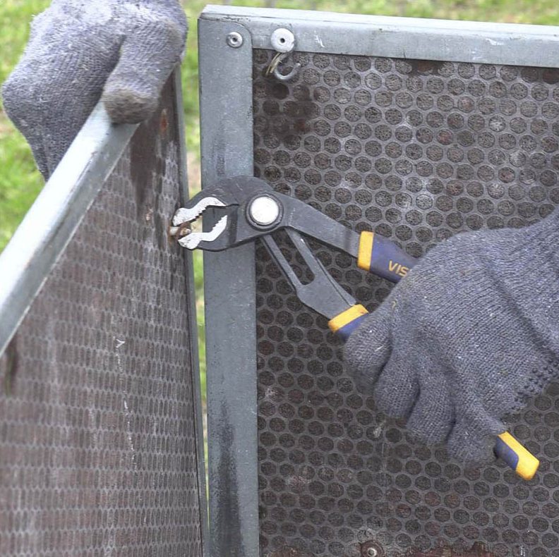 Lemlås tilhenger: Naglen trekkes ut fra baksiden