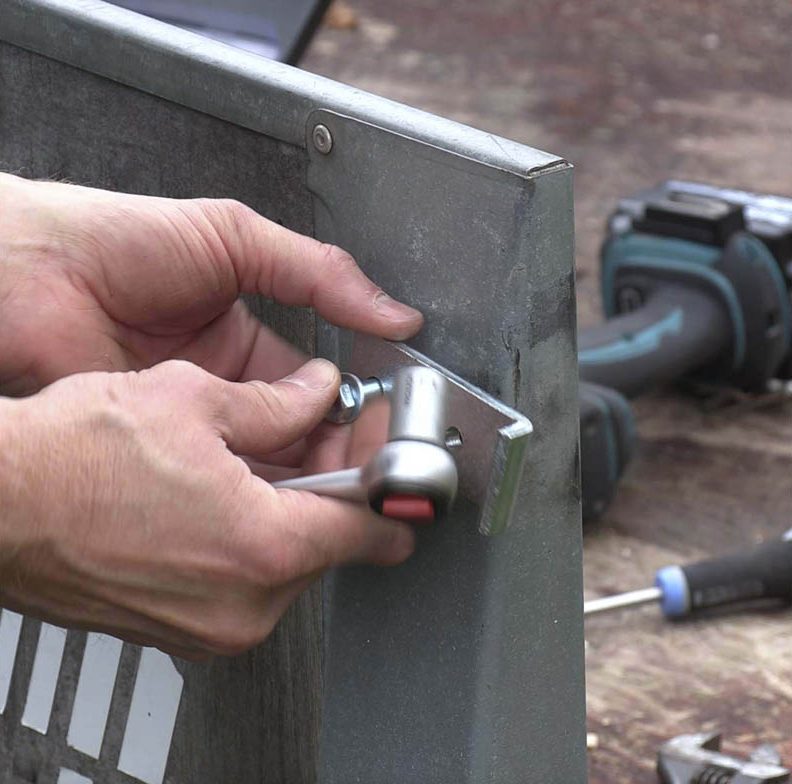 Lemlås tilhenger: Skru fast krokene