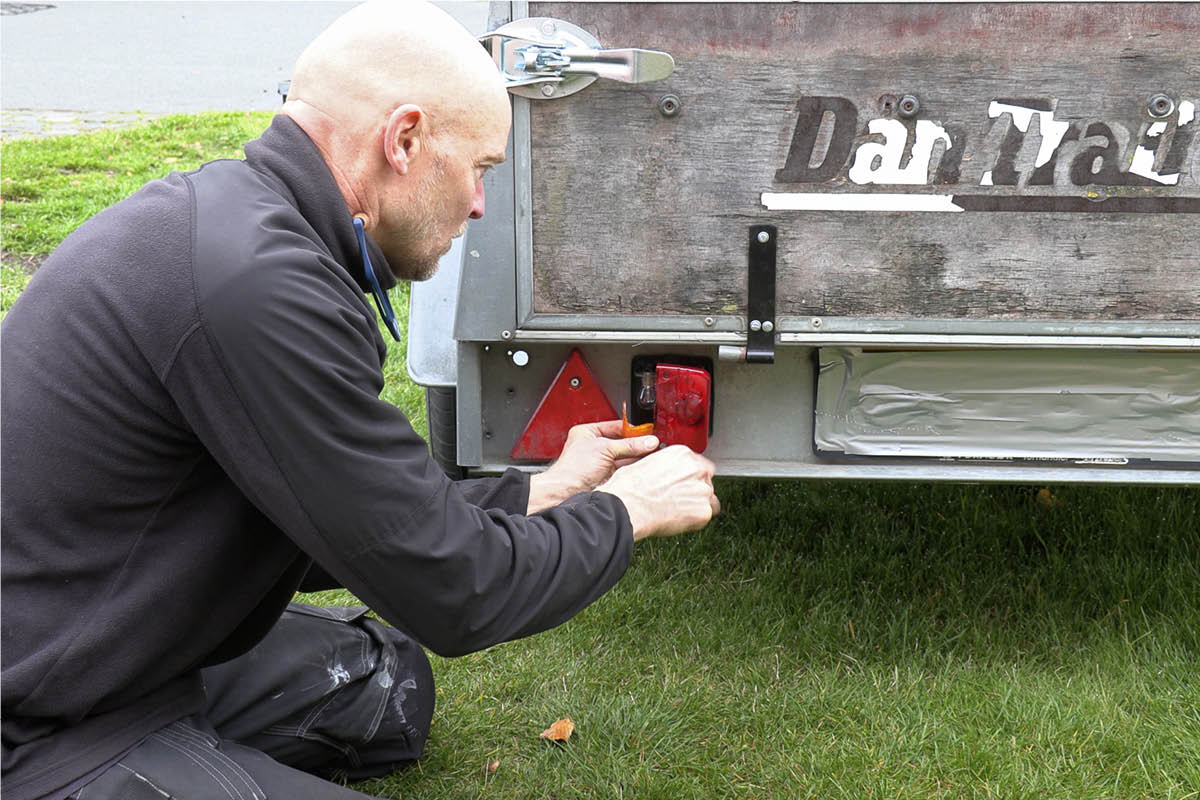 Trasig baklykta på släpvagn