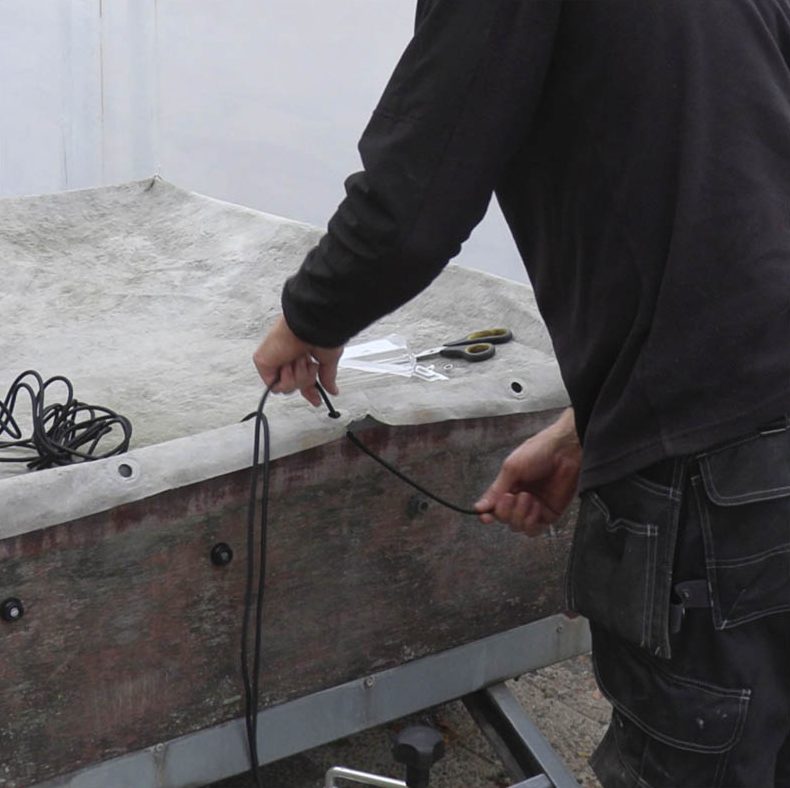 Peräkärryn peite: Asenna uusi kuminauha