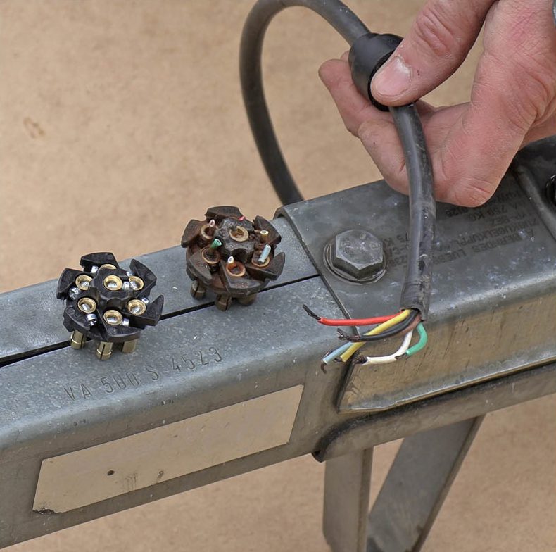 Skifte tilhengerkontakt: Bruk det gamle støpselet som mal