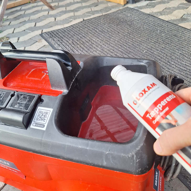 Textiltvätt: Förbered maskinen med tvål och vatten