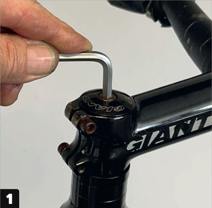 Lakering af cykelstel: Skil stel og forgaffel ad