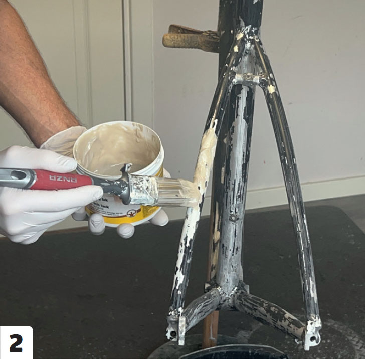 Måla om cykel: Envis färg kan tas bort med färgborttagningsmedel