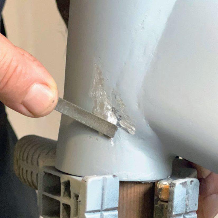 Måla om en cykel: Slipa bort ojämnheter och defekter