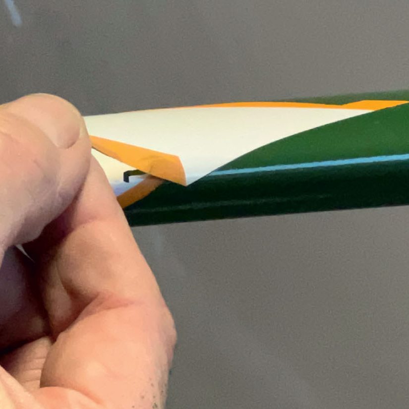 Måla om cykel själv: Ta bort inplastning och maskeringstejp