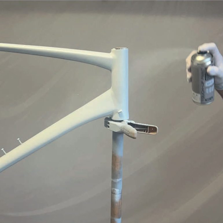 Polkupyörän maalaus: Sumuta toinen ja peittävät maalikerros