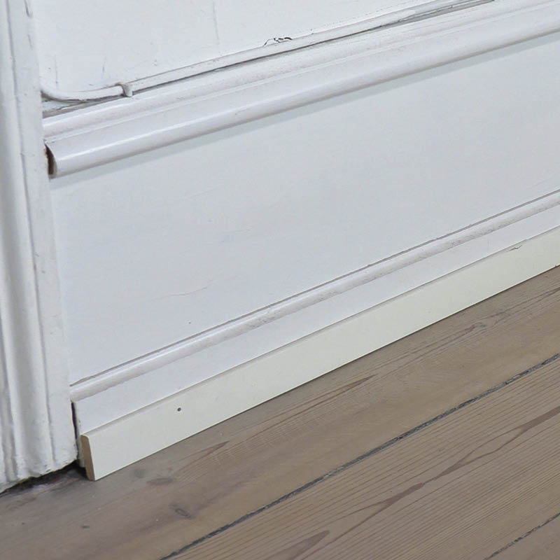 Lista jalkalistan ja lattian väliin: Nyt rako on peitetty