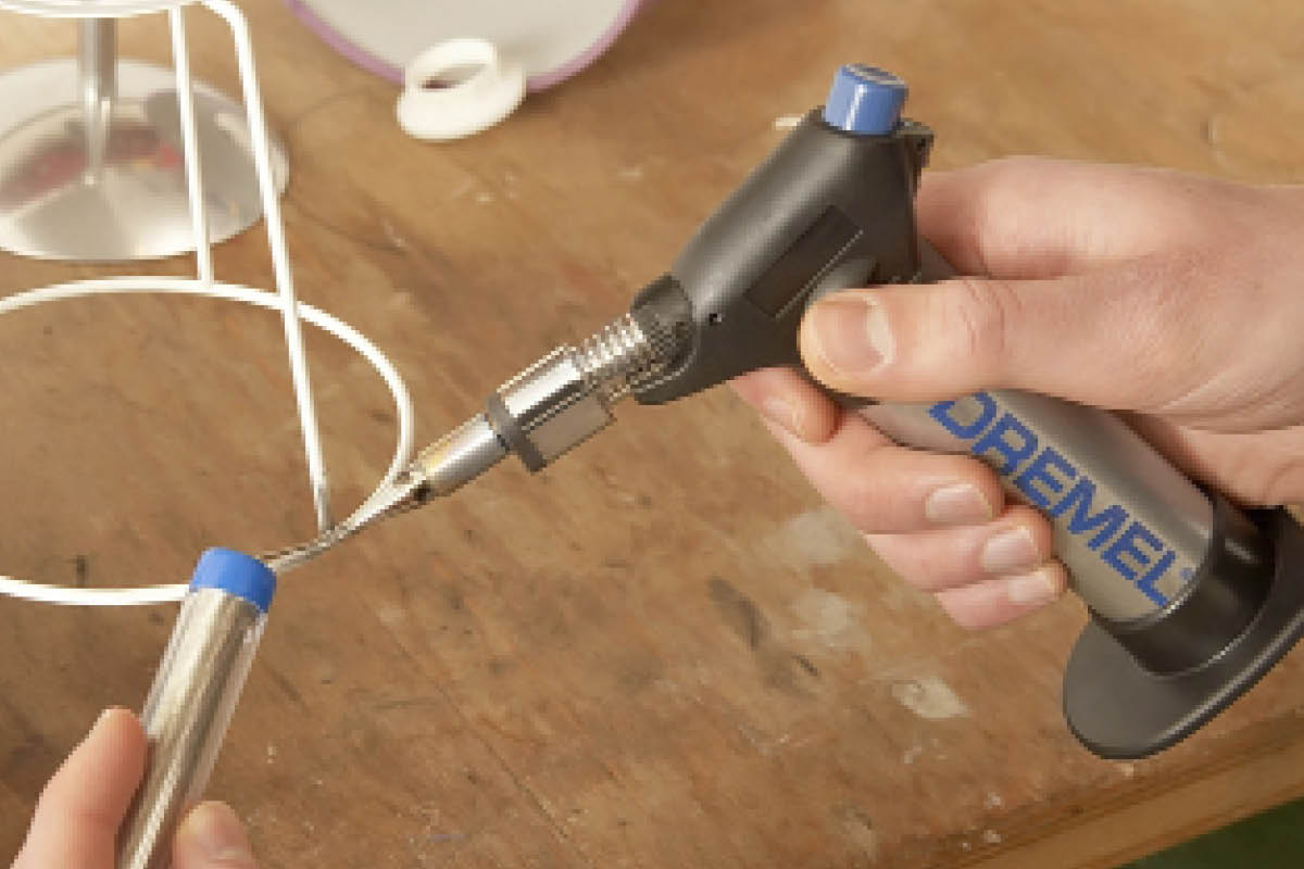 Gasbrænder med besværlig loddespids