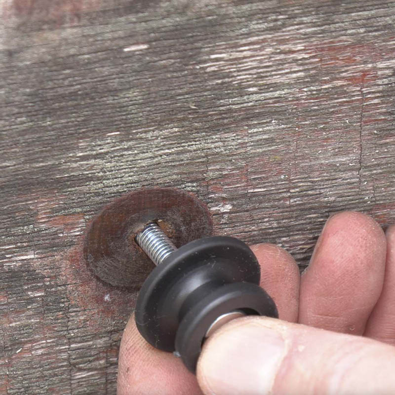 Løse presenning-knapper: Sett skruen gjennom knappen