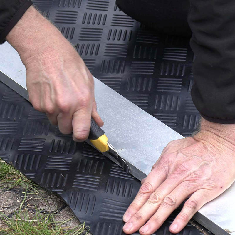 Bundplade til trailer: Brug et skarpt knivblad