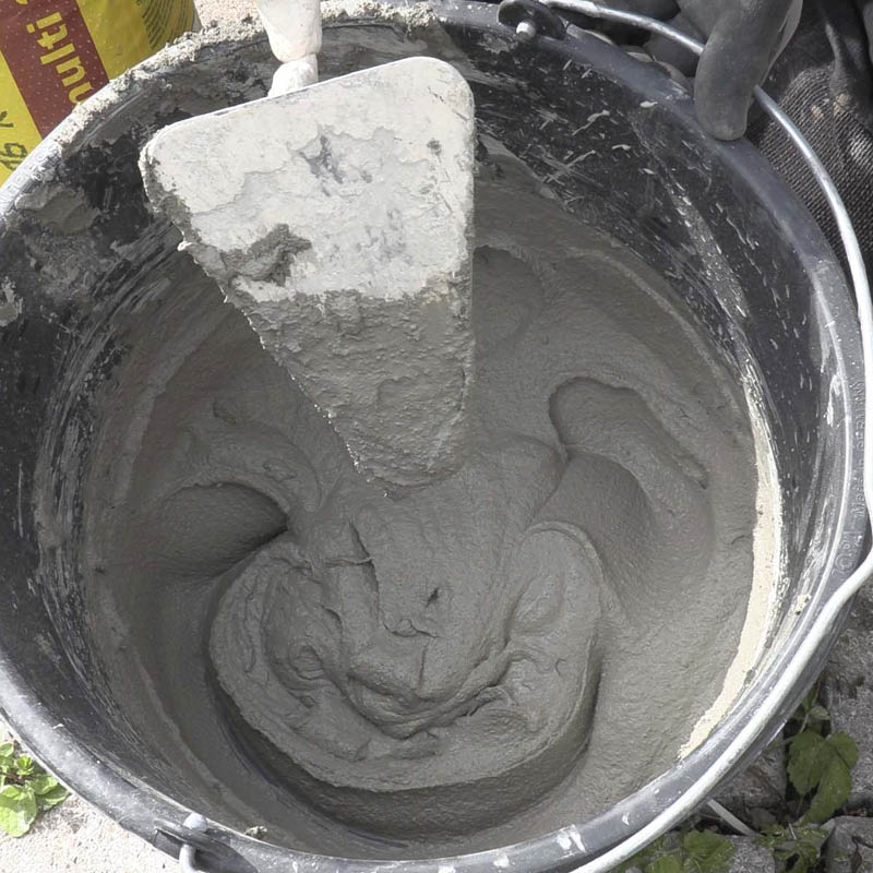 Mur med ødelagt puss og løse fuger: Mørtel med riktig konsistens