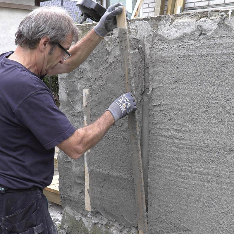 Mur med skadet puss og løse fuger: Når du har rettet opp, kan du flytte den venstre listen til høyre