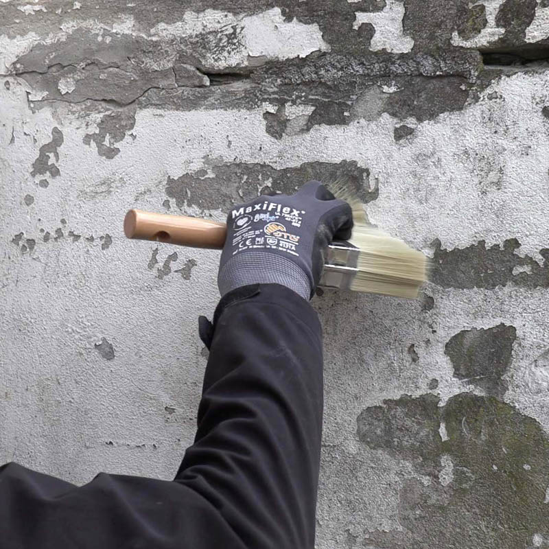 Små hull i pussede vegger: Børst hullet