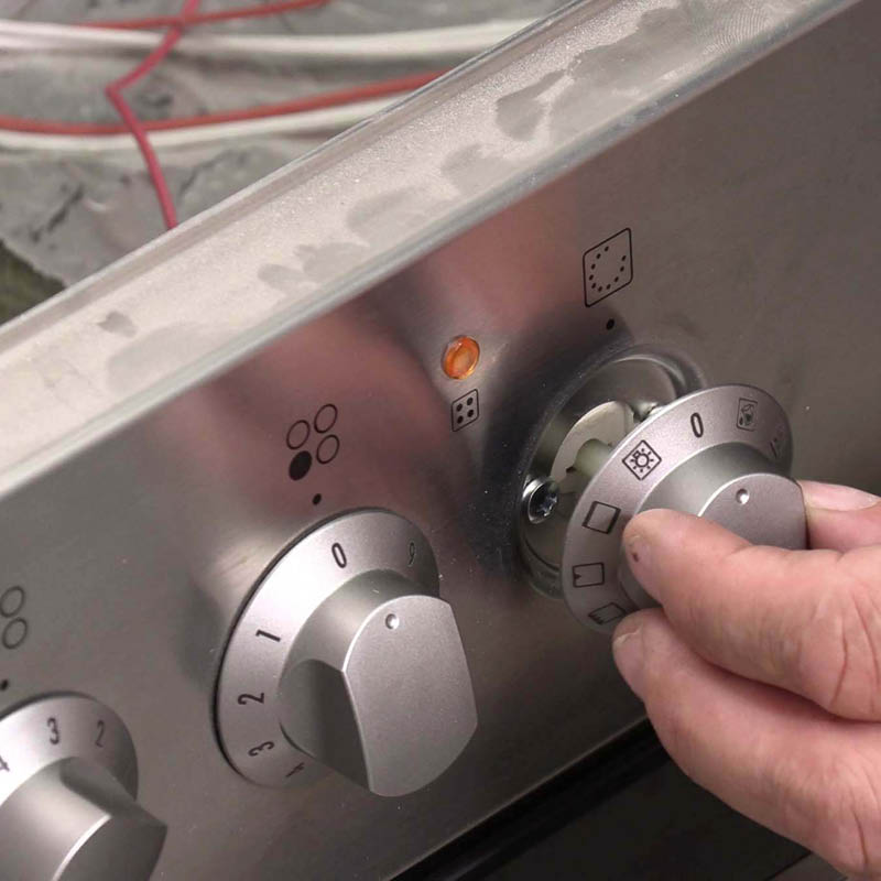 Byta termostat spis: Sätt tillbaka strömbrytaren på plats