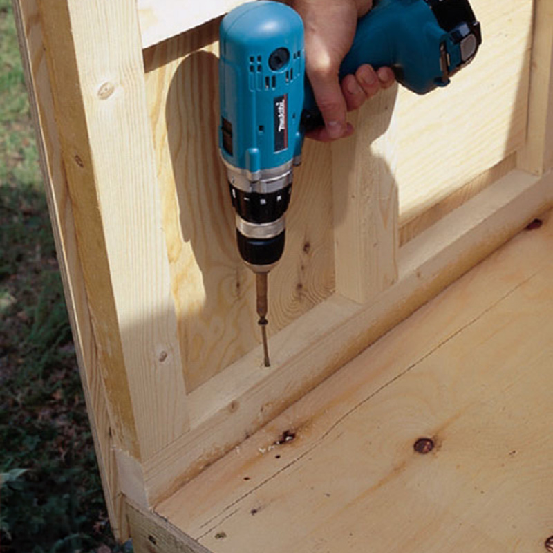 Kanalan rakentaminen: Seiniä kiinnitetään