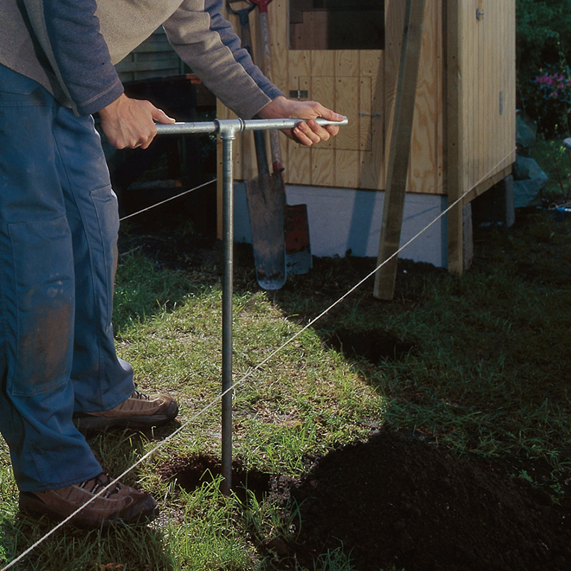 Kanakoppi ohje: Pylväille kaivetaan kuopat