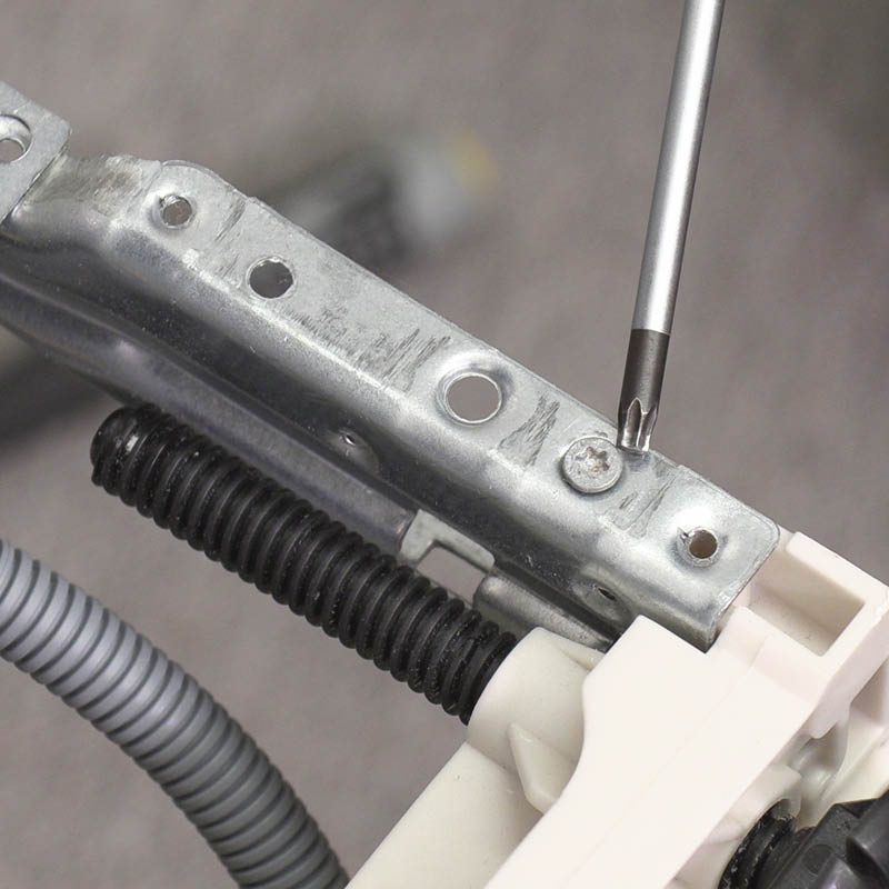 Astianpesukoneen poistopumppu: Avaa tämä ruuvi