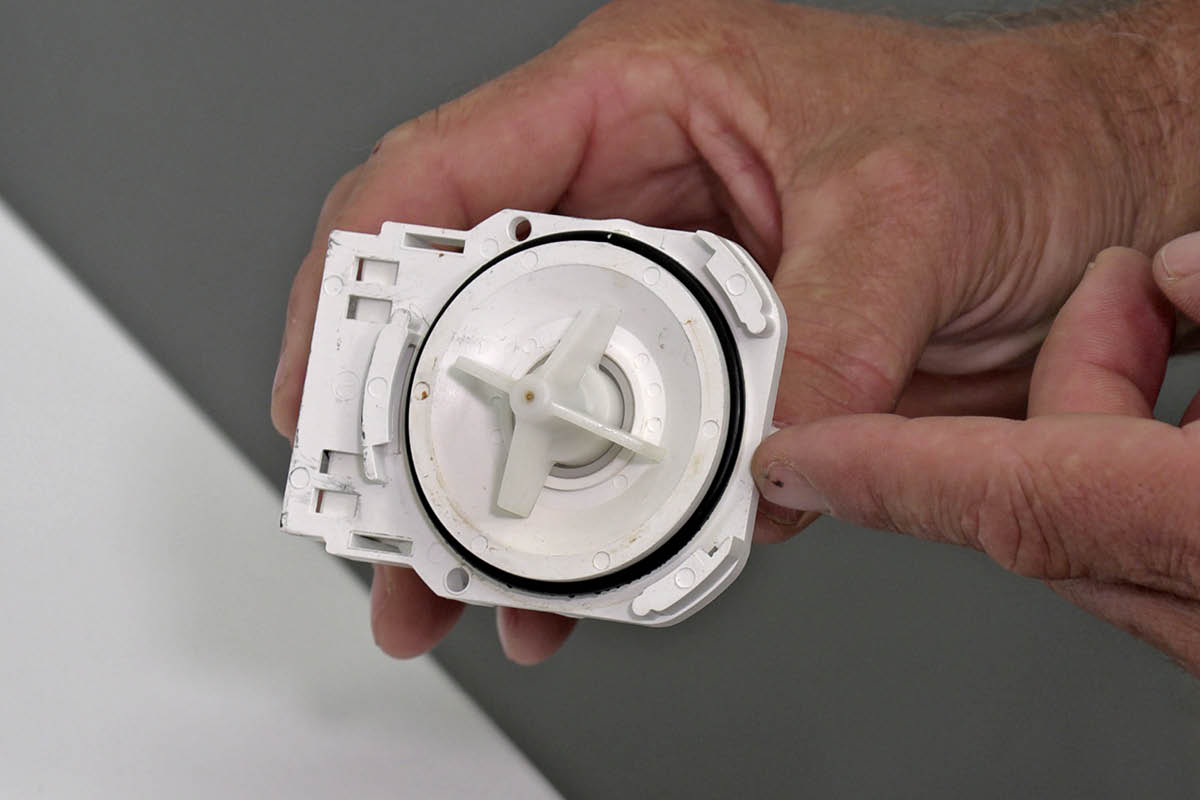 Trasig avloppspump på diskmaskin