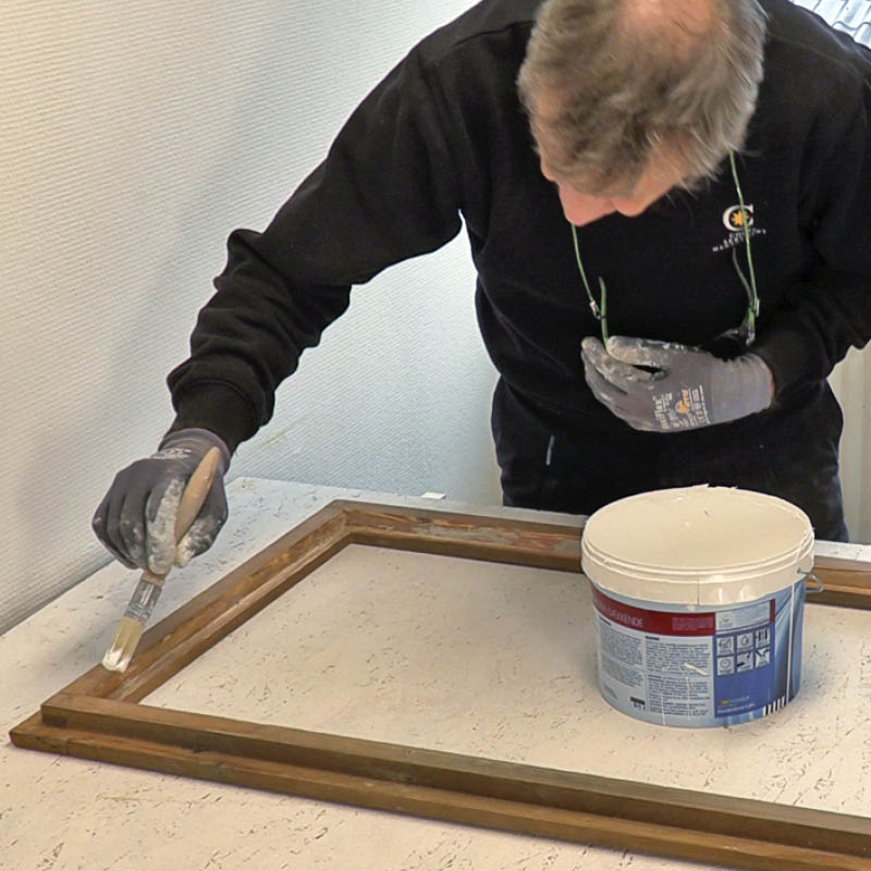 Sprukket vinduskitt: Nå kan du male eller olje rammen