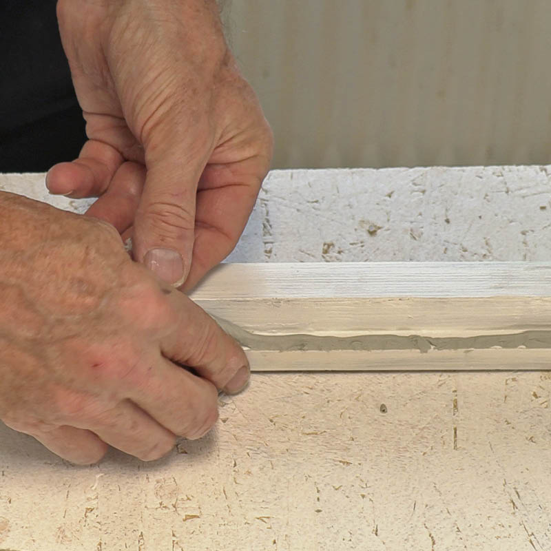 Krakelert vinduskitt: Påfør kittet i en pølse