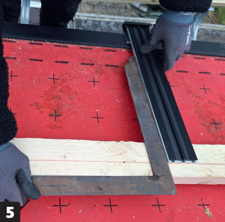 Tag med solceller: Skinnerne skal ligge vinkelret