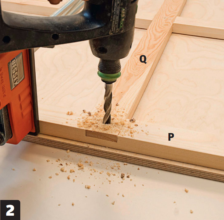 Vægdrivhus træ: Bor 10 mm huller til dyvler i alle samlinger