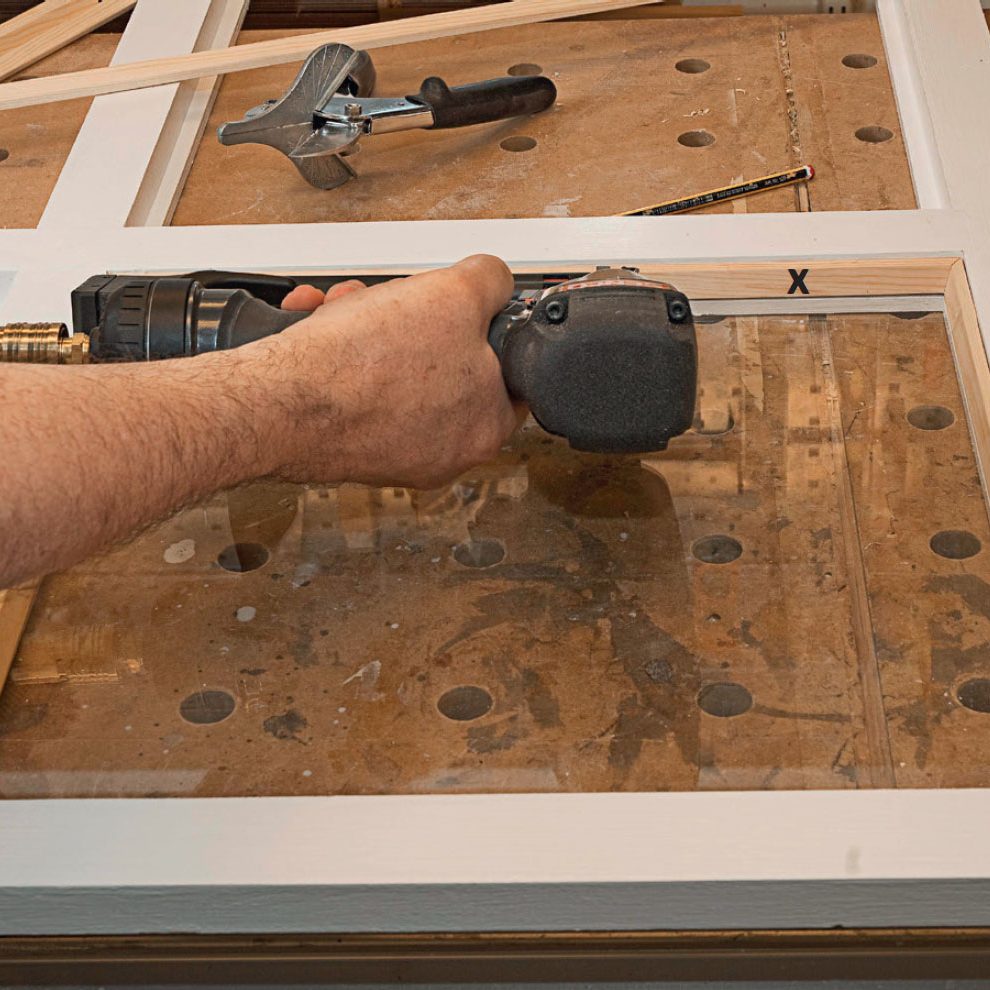 Lite veggdrivhus: Legg i glasset, og stift på glasslister