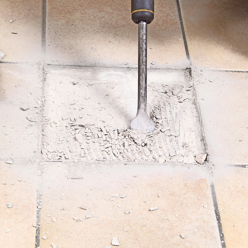 Poista vanha laatoituslaasti huolellisesti