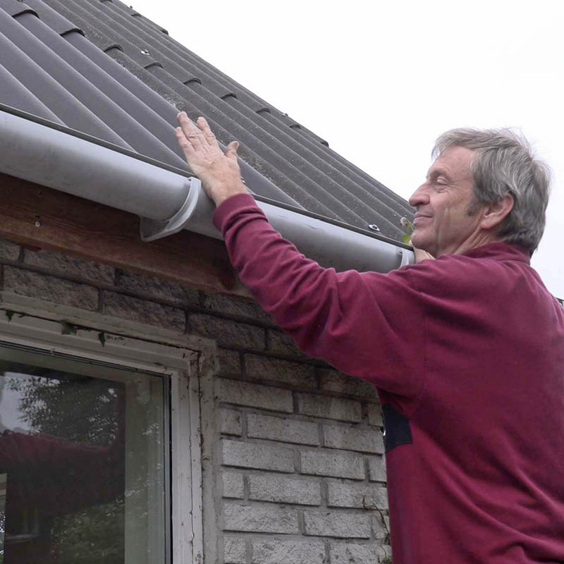 montering af sternbrædder : Gør renden fri af holderne