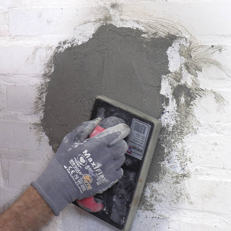 Tette hull i pipe etter ovn: Puss etter med et fuktig filsebrett.