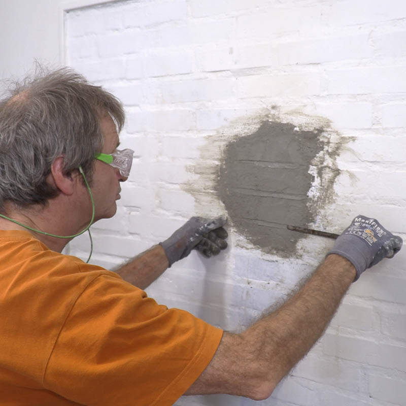 Tette hull i pipe etter ovn: Lag "juksefuger" med en tynn fugeskje