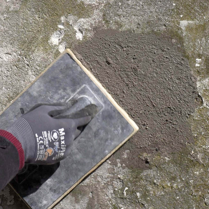 Dype hull i pusset vegg: Rett opp med et filsebrett