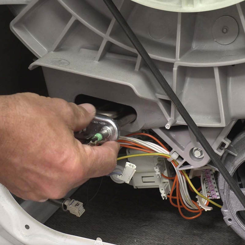 Trasigt värmeelement tvättmaskin: Sätt i det nya värmeelementet