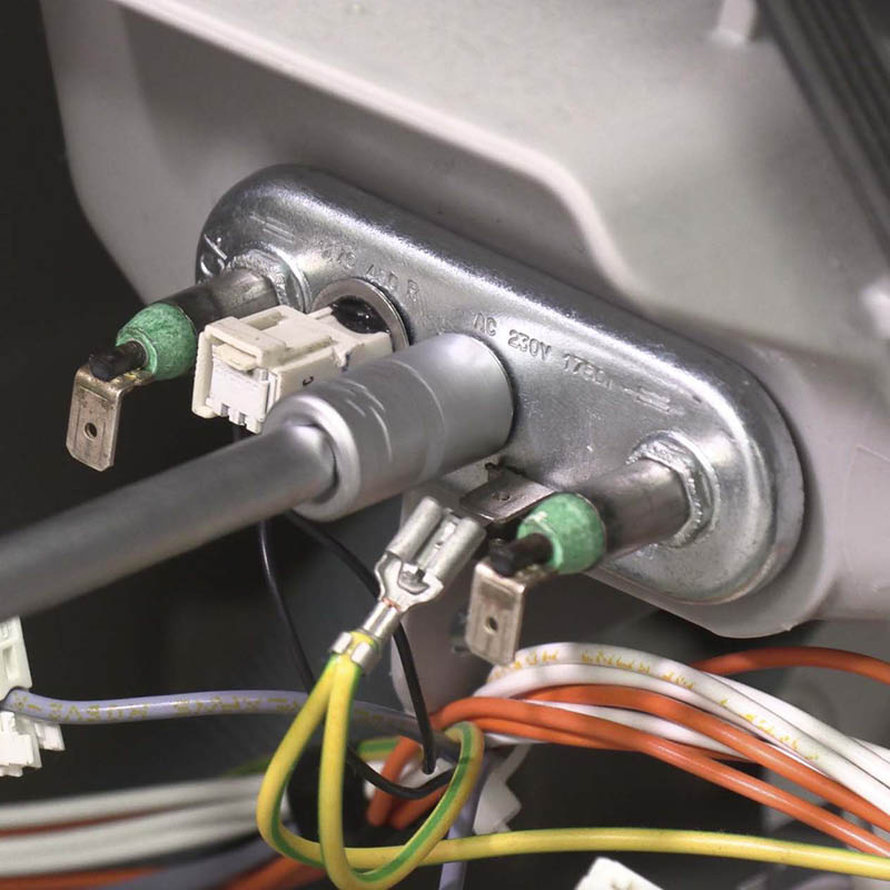 Byte av värmeelement tvättmaskin: Dra åt muttern