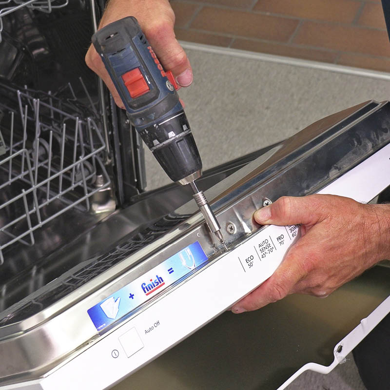 Defekt diskmedelsfack: Sätt tillbaka den lilla skruven överst