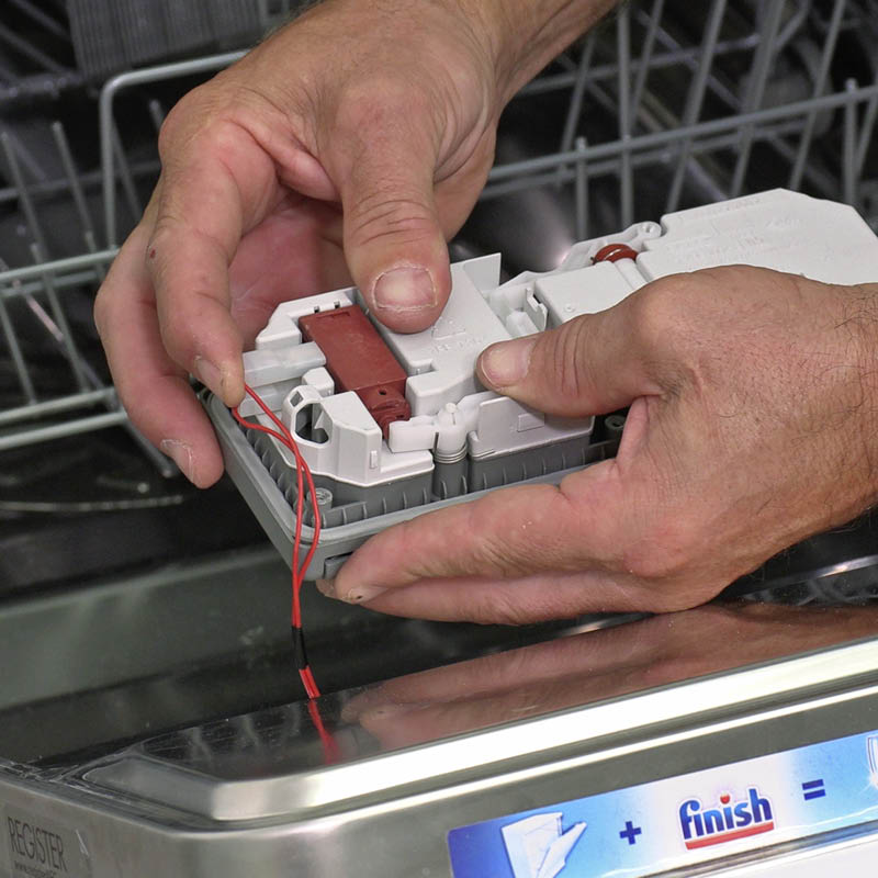Defekt diskmedelsfack diskmaskin: Sätt tillbaka de små kontakterna