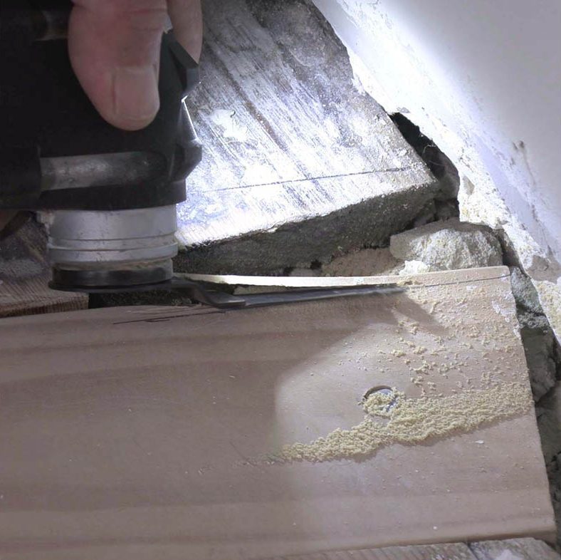 Iso reikä lautalattiassa: Sahaa lattialaudat monitoimityökalulla