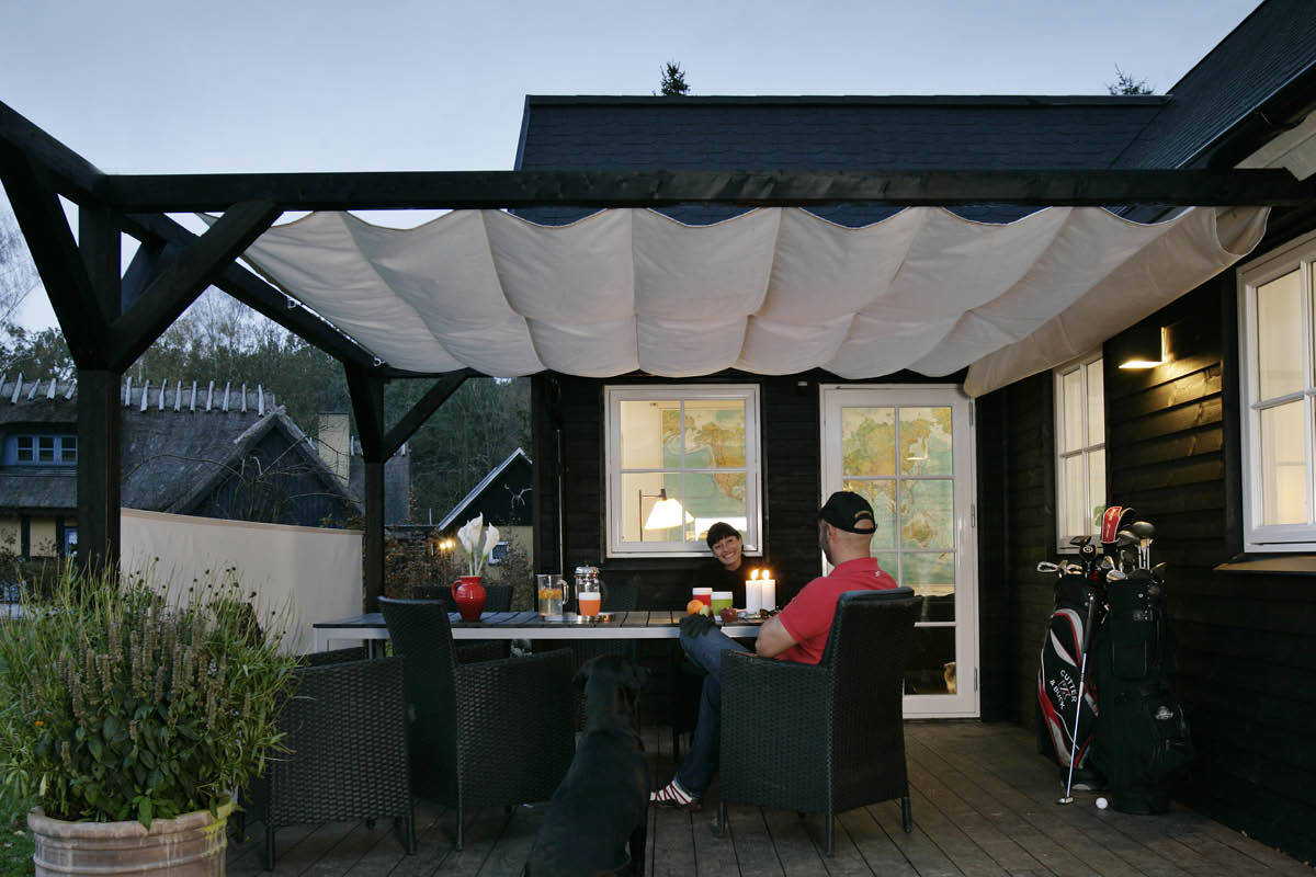Tuulensuoja terassilla: Rullattava purjekangas
