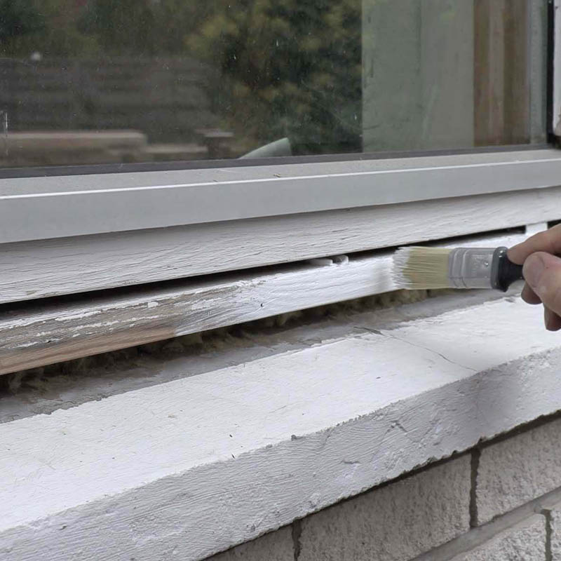 Vinduets bundfuge er ødelagt: Mal vinduets bundkarm