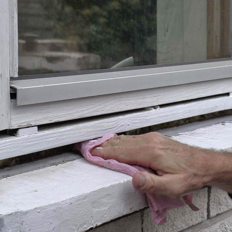 Vinduets bundfuge er ødelagt: Vask grundigt af med grundrens