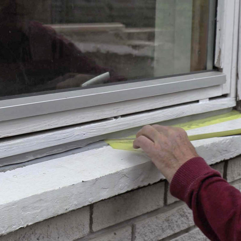 Vinduets bundfuge er ødelagt: Fjern tapen