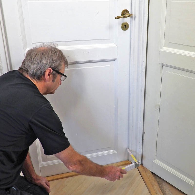 Utæt dør: Mål sprækkens bredde