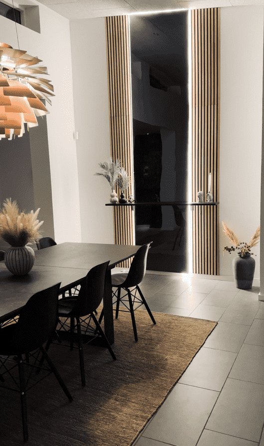 Lyddæmpende spejl i stuen