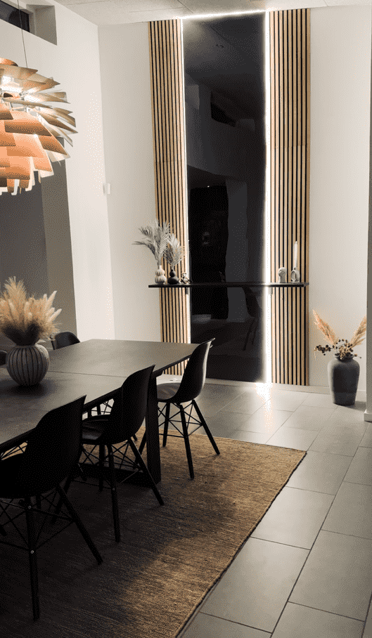 Lyddæmpende spejl i stuen