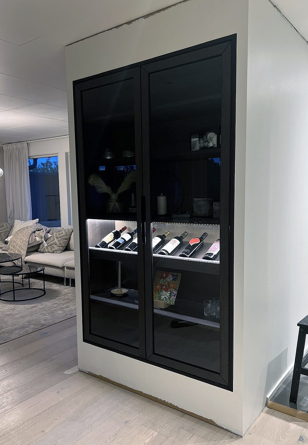 Indbygget vitrineskab