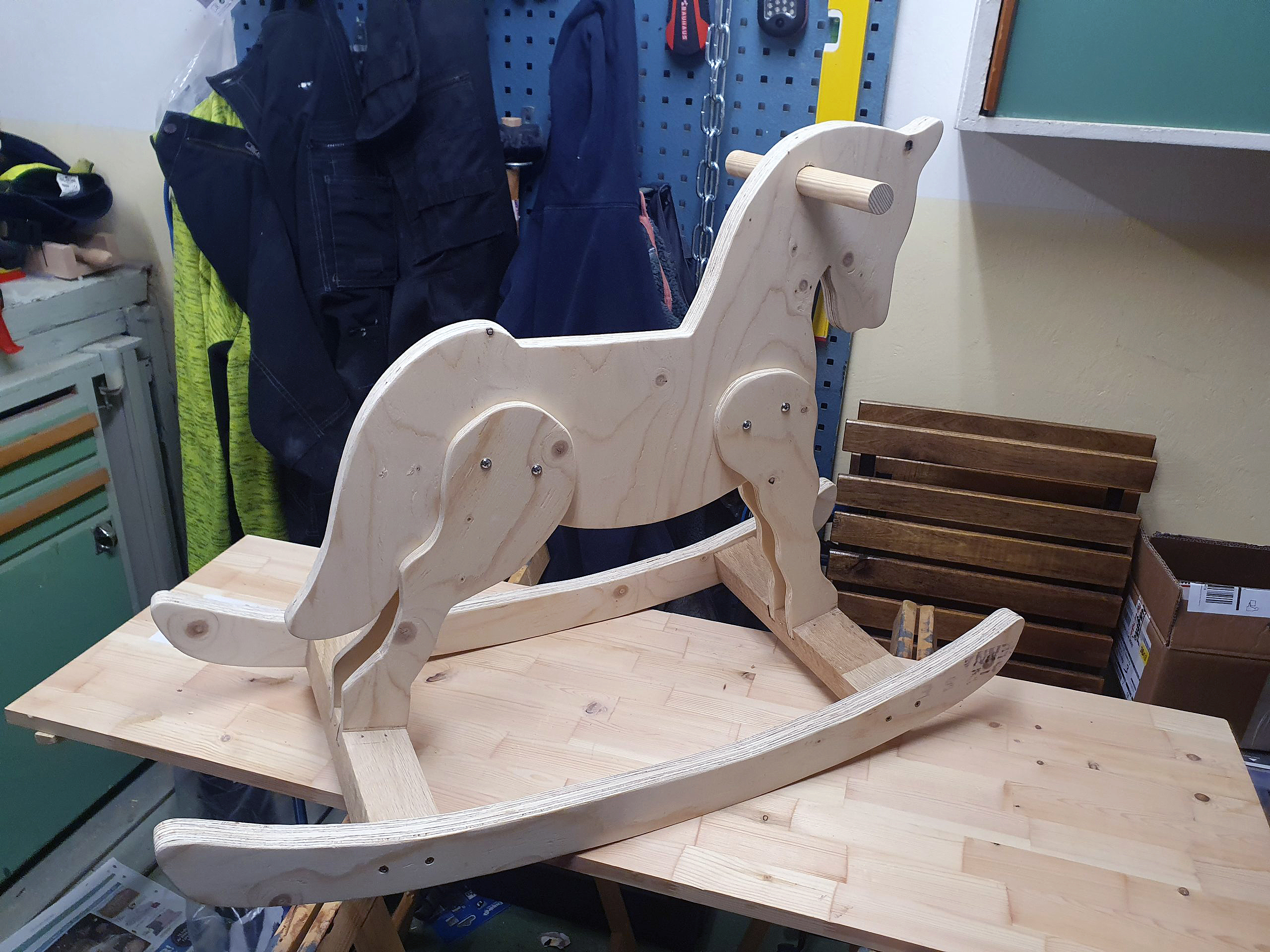 Enkel gyngehest af en plade