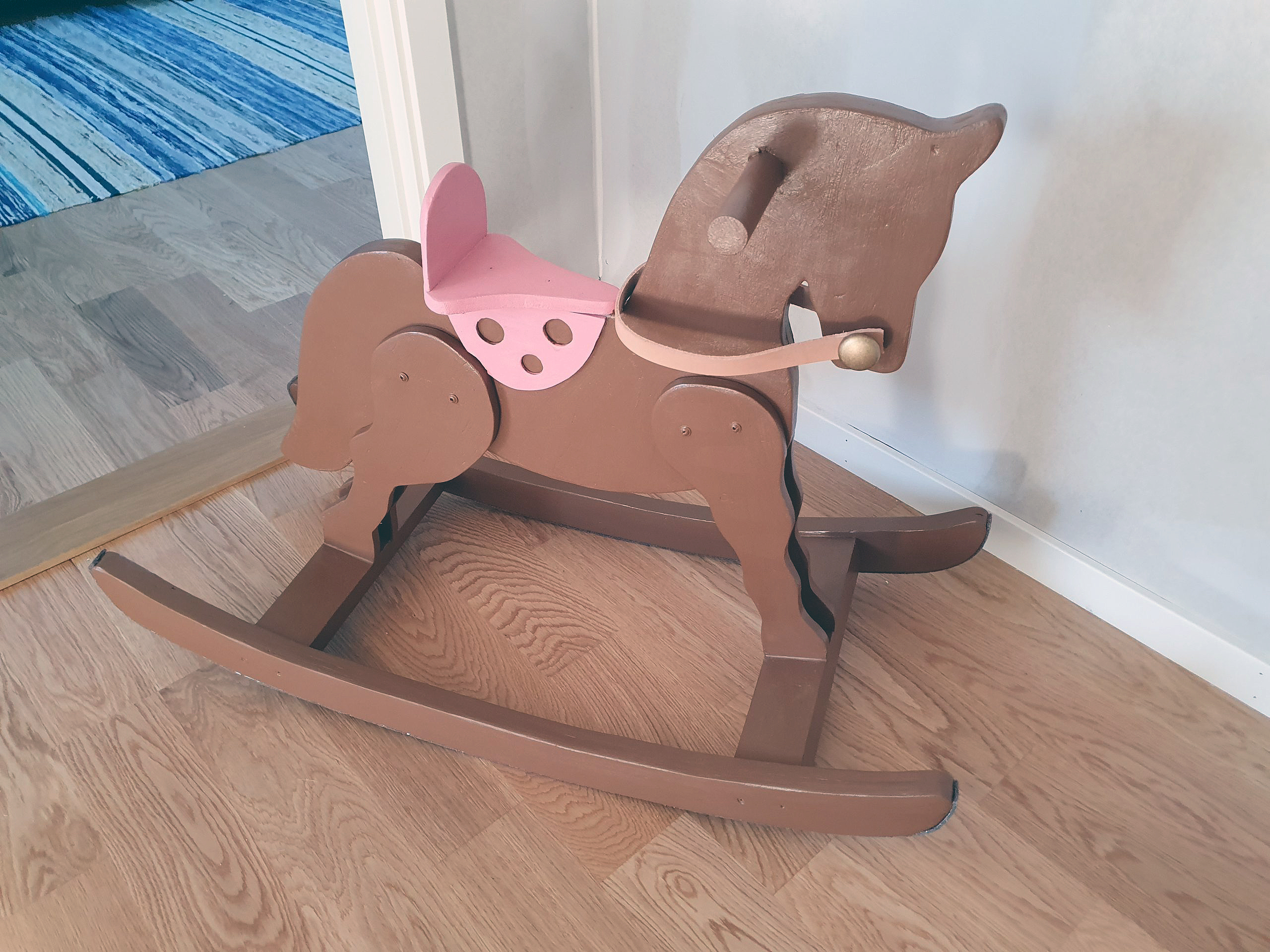 Enkel gyngehest af en plade