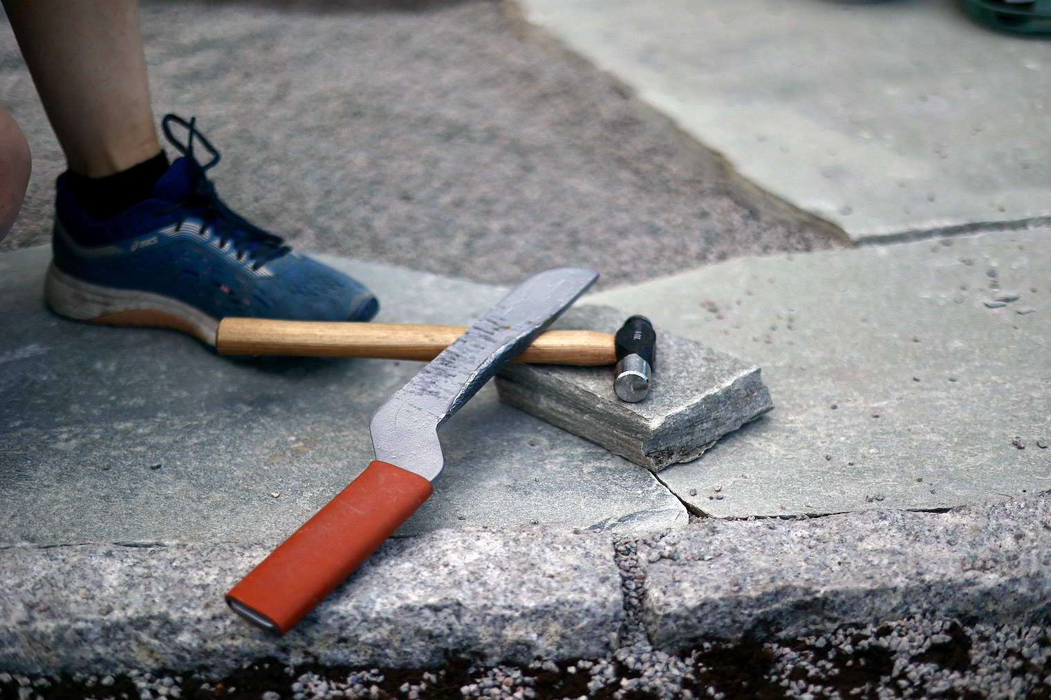 Havesti af skiffersten